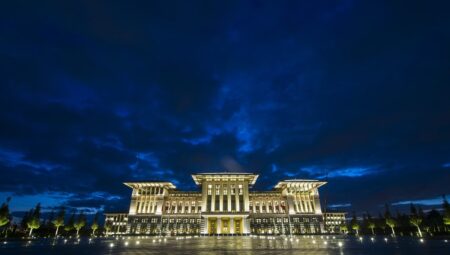 Halktan topladılar itibara harcadılar