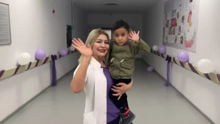 Prematüre Oğuzhan'ın Sağlık Mücadelesi Anısı: Dünya Prematüre Günü'nde Doktoruna Teşekkür Ziyareti