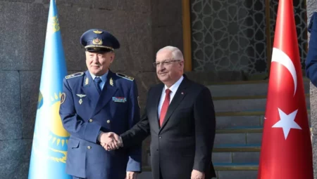 Kazakistan Savunma Bakanı Dauren Kosanov, Ankara'da