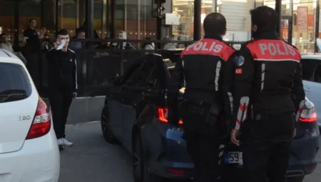 Ön Plakası Olmayan Sürücü Kafede Yakalandı