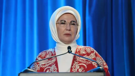 Emine Erdoğan: Aile kurumunun temellerinin zayıfladığı bir toplum geleceğe güvenle bakamaz