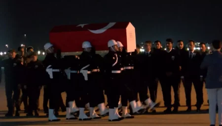 Hırvatistan'da düşen yangın uçağında şehit olan Pilot Bahar'ın naaşı Türkiye'ye getirildi -2 / Geniş haber