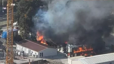 İzmir Bayraklı yangın neden çıktı, söndürüldü mü?