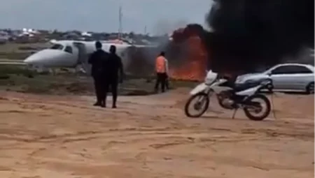 Kongo'da Bakanı Taşıyan Uçak Pistten Çıktı, Yangın Kontrol Altına Alındı