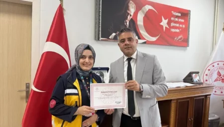 Mardin'de Doğum Sancısı Başlayan Kadın, Eşinin Yardımıyla Bebeğini Dünyaya Getirdi