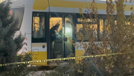 Belediye otobüsünde dehşet! Eşinin gözü önünde bıçakladı