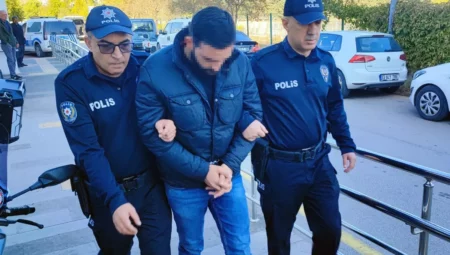 Ehliyetsiz Sürücü Yaya Geçidinde Kazaya Neden Oldu