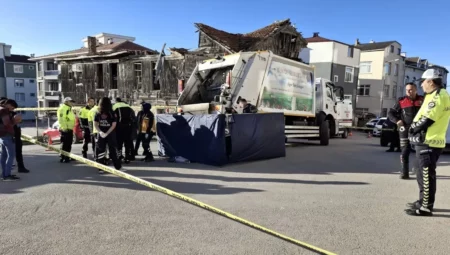Sinop'ta Çöp Kamyonu Kazası: 67 Yaşındaki Kadın Hayatını Kaybetti