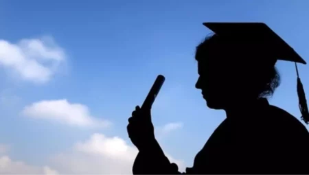 Üniversite öğrencileri 3 yılda mezun olabiliyor mu? Üniversite 3 yılda bitecek mi?